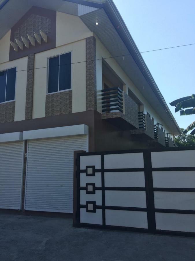 Estilo Apartment 2-Storey Clarin  Buitenkant foto